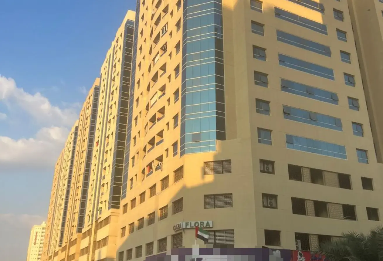 Spacious, Empty 2 Bedroom Hall for Sale
