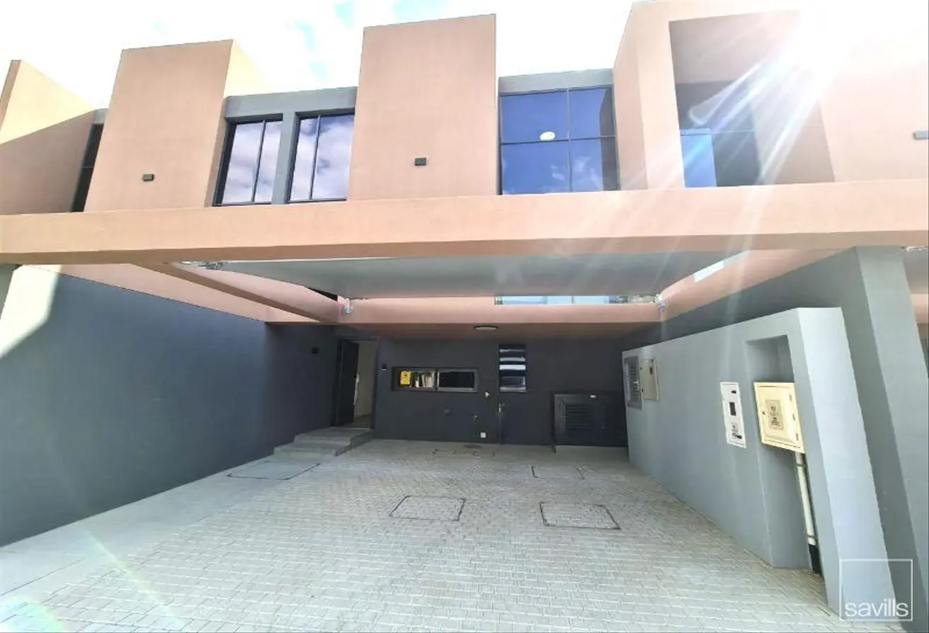 Ready freehold twin Villa | Single Row | Near Pool